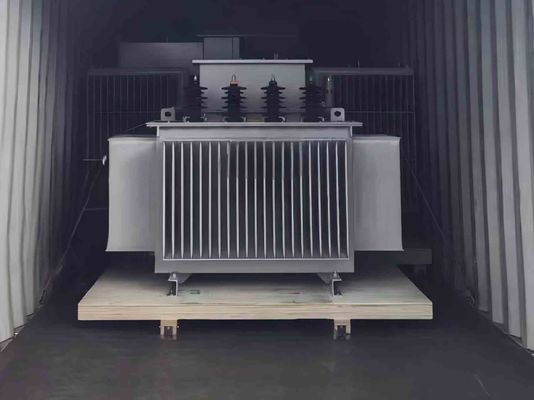 Transformador imerso em óleo de 750 KVA para isolamento em redes industriais de distribuição de energia